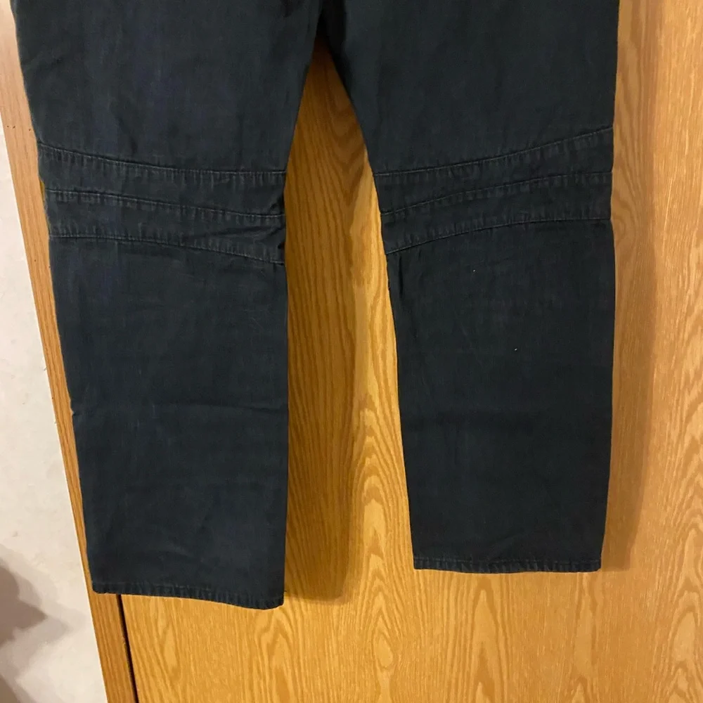 Sleek Black Cargo Pants with Straight Leg - Picture 6 of 7